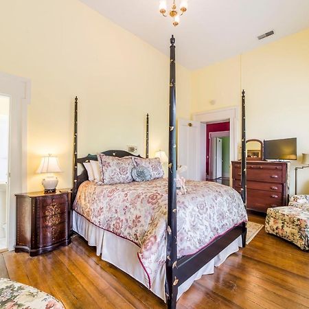 Bourbon Manor Bed & Breakfast Inn Bardstown Buitenkant foto