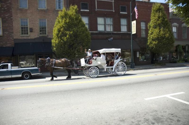 Bourbon Manor Bed & Breakfast Inn Bardstown Buitenkant foto