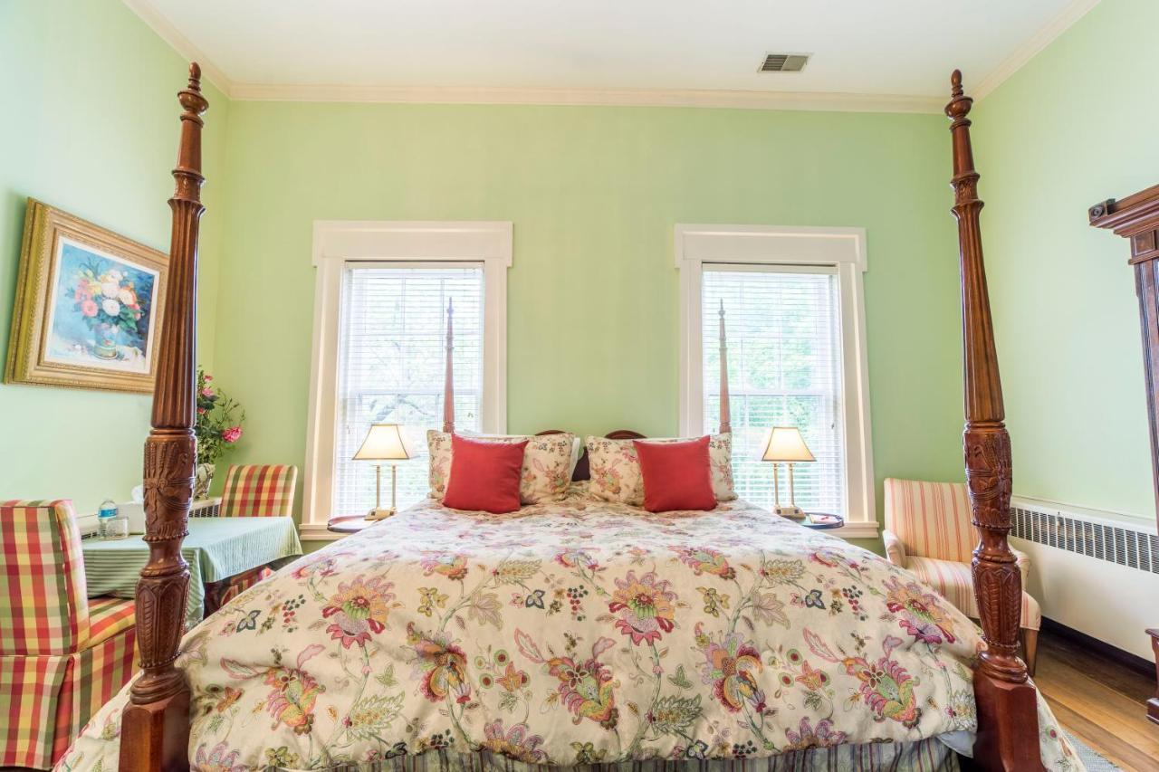 Bourbon Manor Bed & Breakfast Inn Bardstown Buitenkant foto