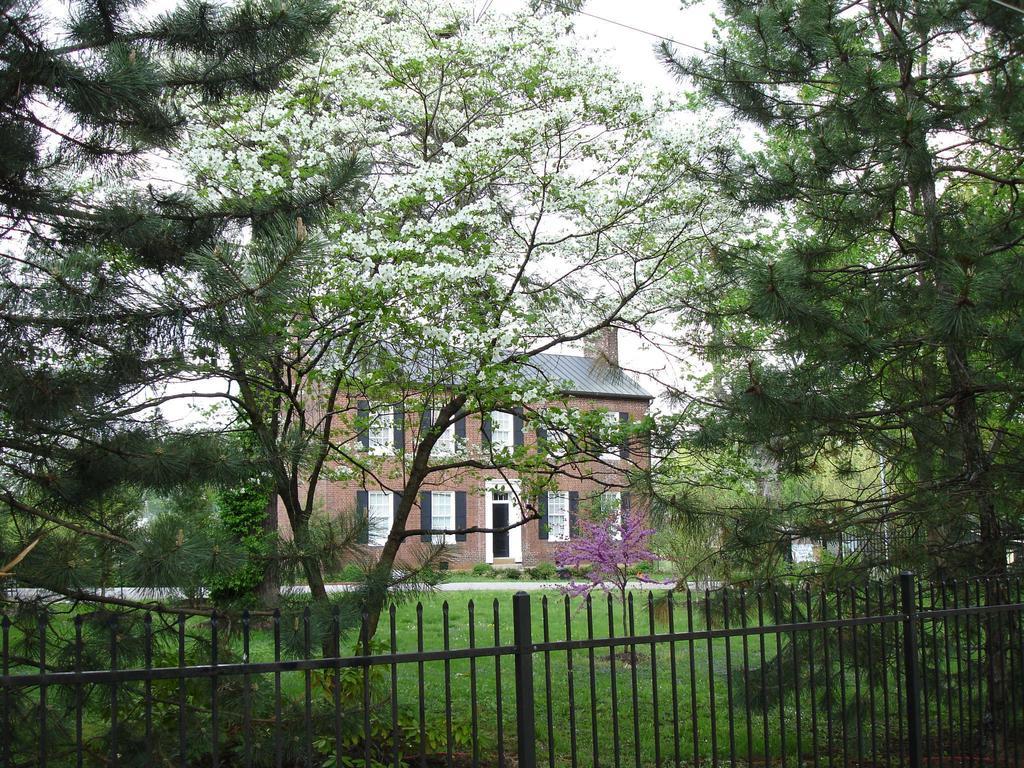Bourbon Manor Bed & Breakfast Inn Bardstown Buitenkant foto