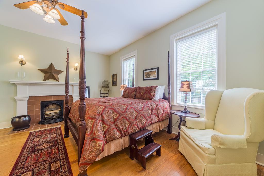 Bourbon Manor Bed & Breakfast Inn Bardstown Kamer foto